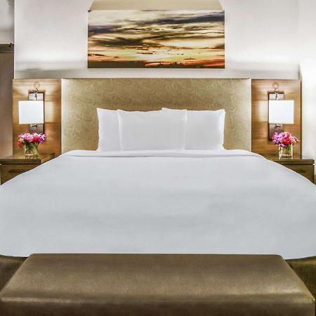 Hilton Dallas-Park Cities Екстер'єр фото