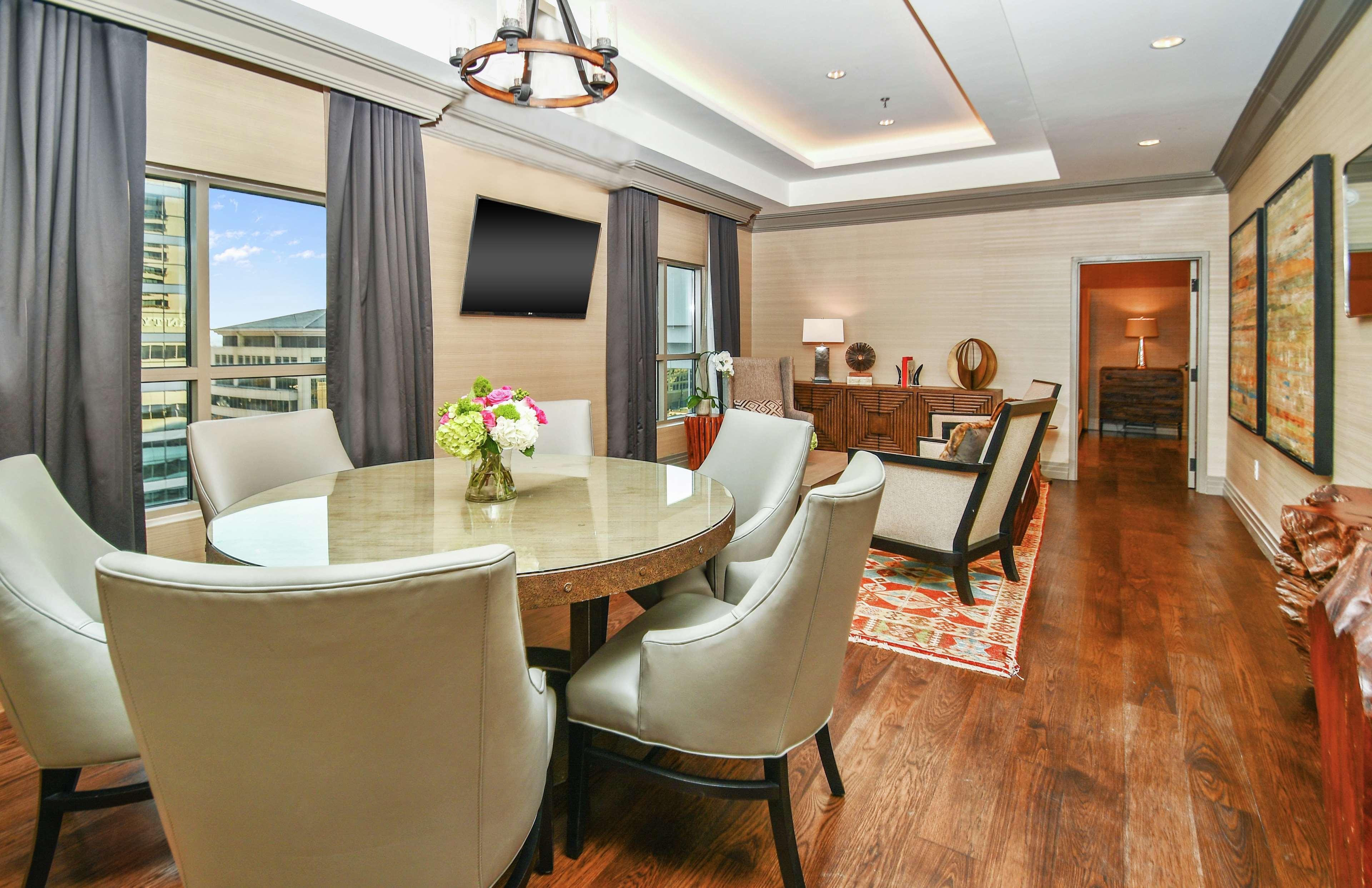 Hilton Dallas-Park Cities Екстер'єр фото