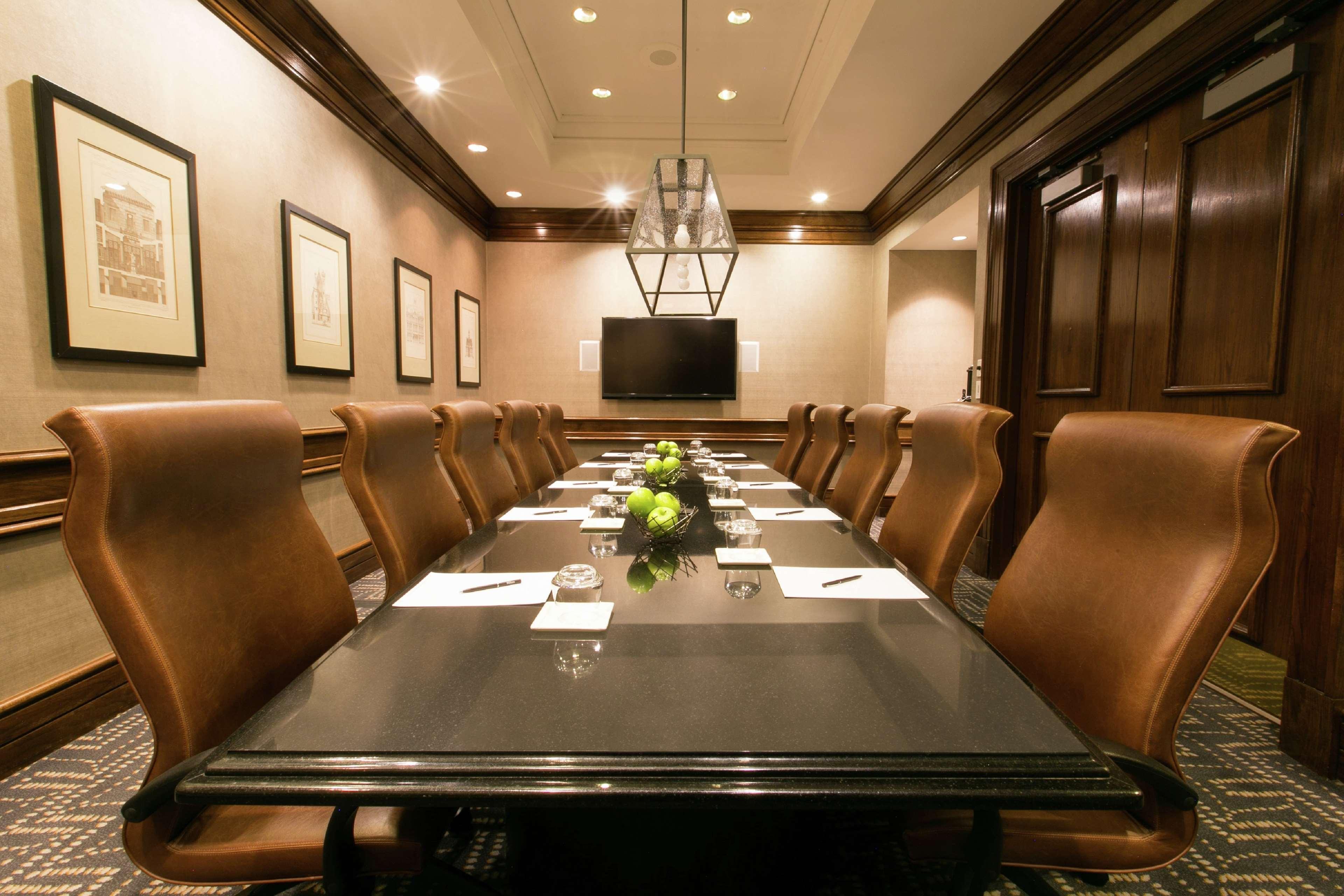 Hilton Dallas-Park Cities Екстер'єр фото