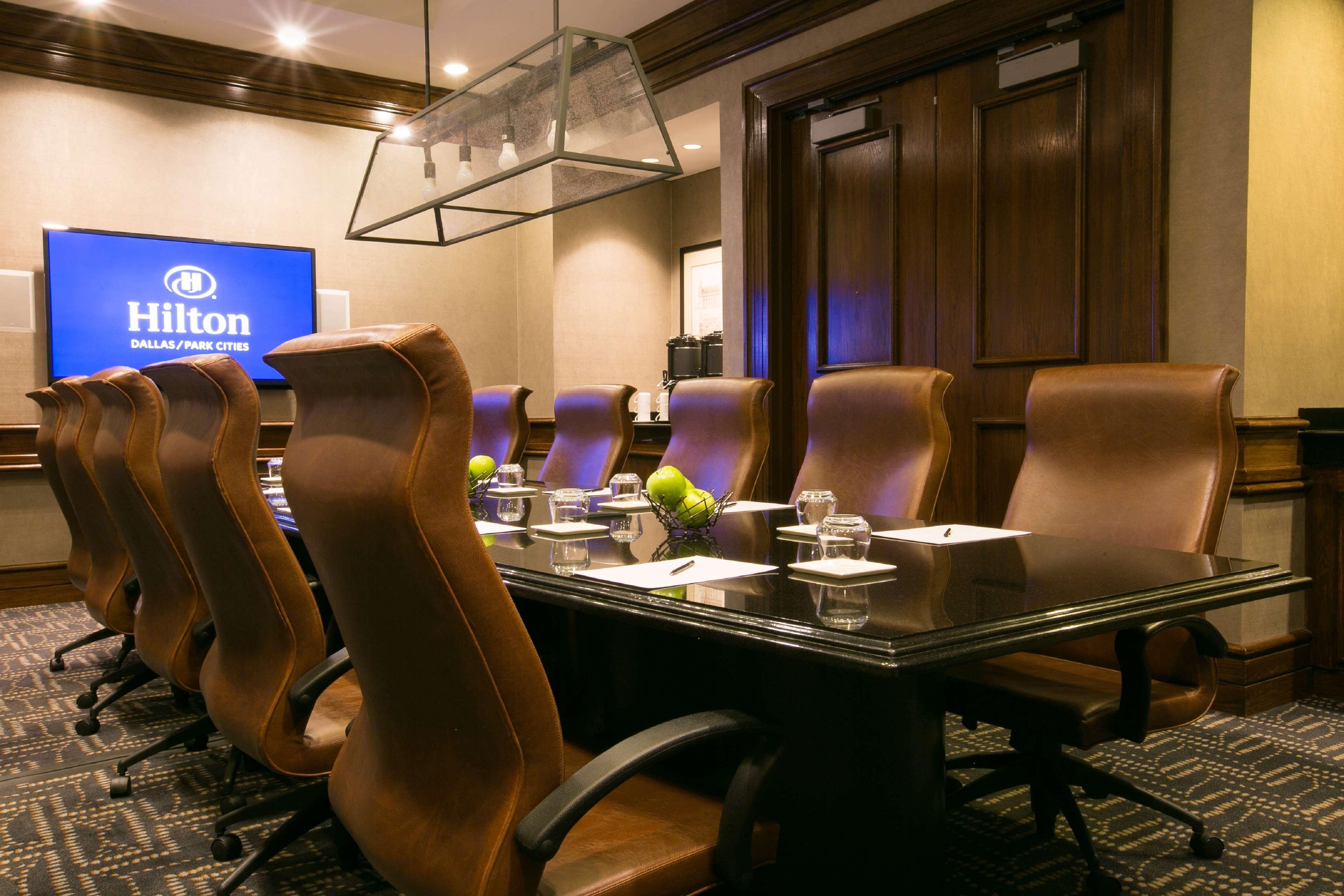 Hilton Dallas-Park Cities Екстер'єр фото