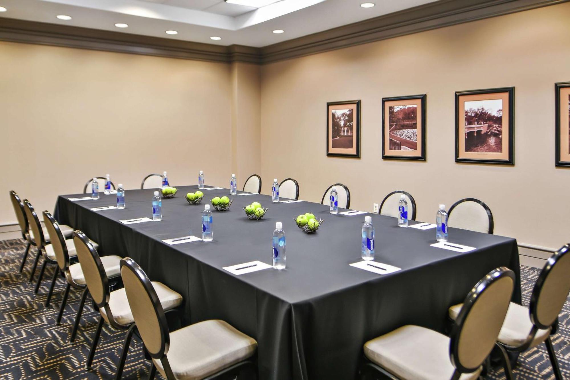Hilton Dallas-Park Cities Екстер'єр фото
