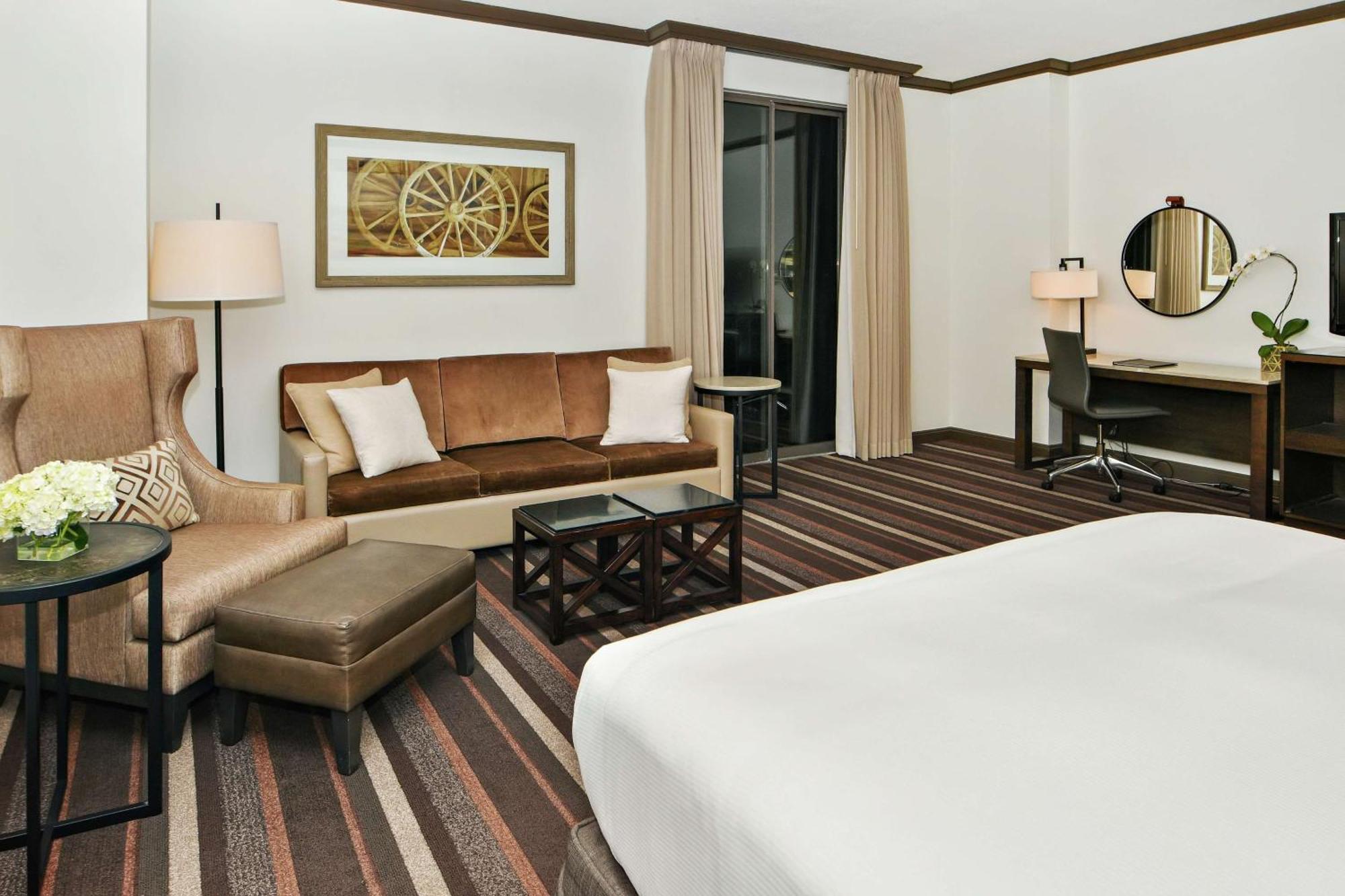 Hilton Dallas-Park Cities Екстер'єр фото